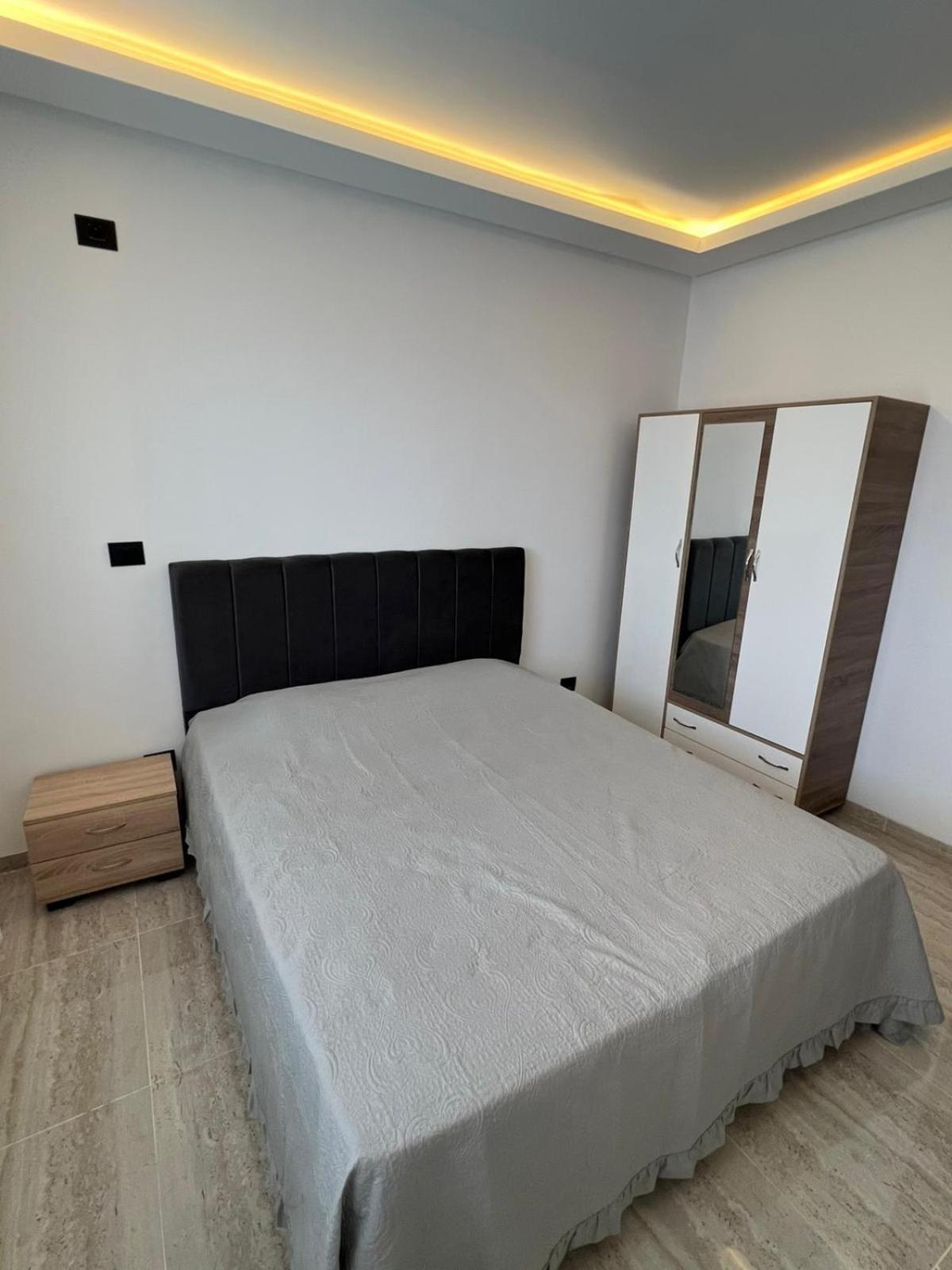 Lovely One Bedroom Flat ! Apartment *