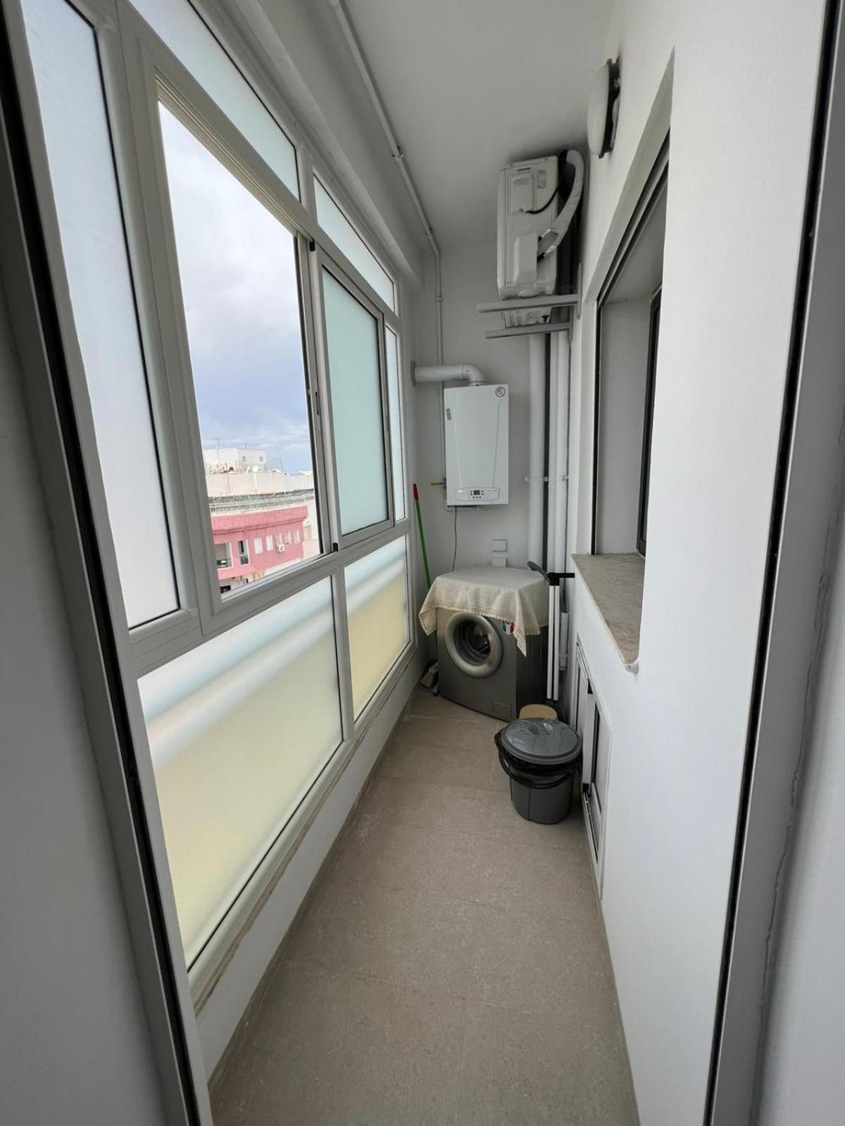 Lovely One Bedroom Flat ! Apartment *