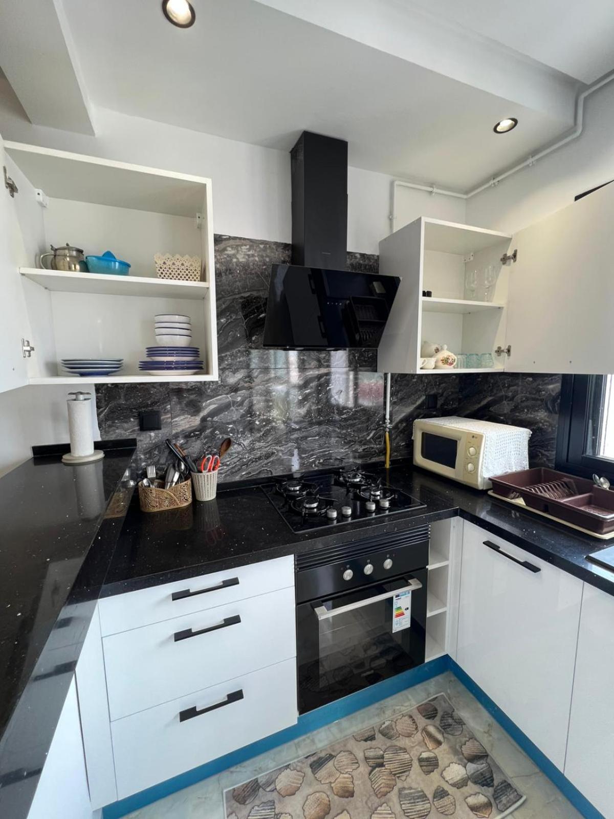 Lovely One Bedroom Flat ! Apartment *